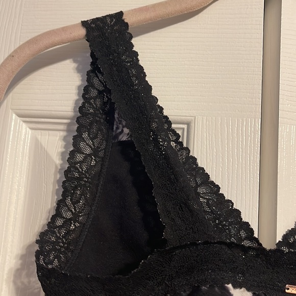 PINK Victoria's Secret black and white tie dye lace trim bralette size Medium - Picture 9 of 11